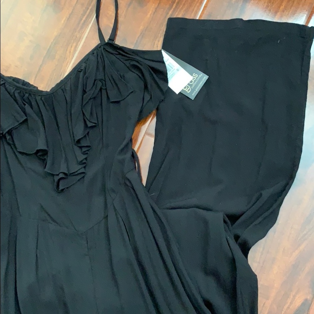 ✨NWT Black V-Neck Jumpsuit✨ - Picture 4 of 4